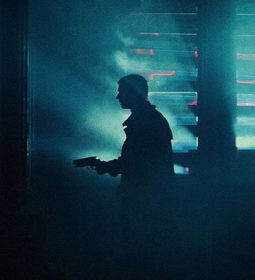 Deckard pistolet à la main