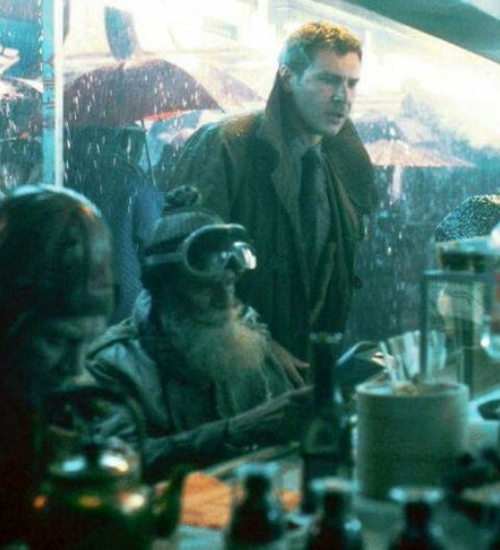 Deckard dans un stand de nourriture