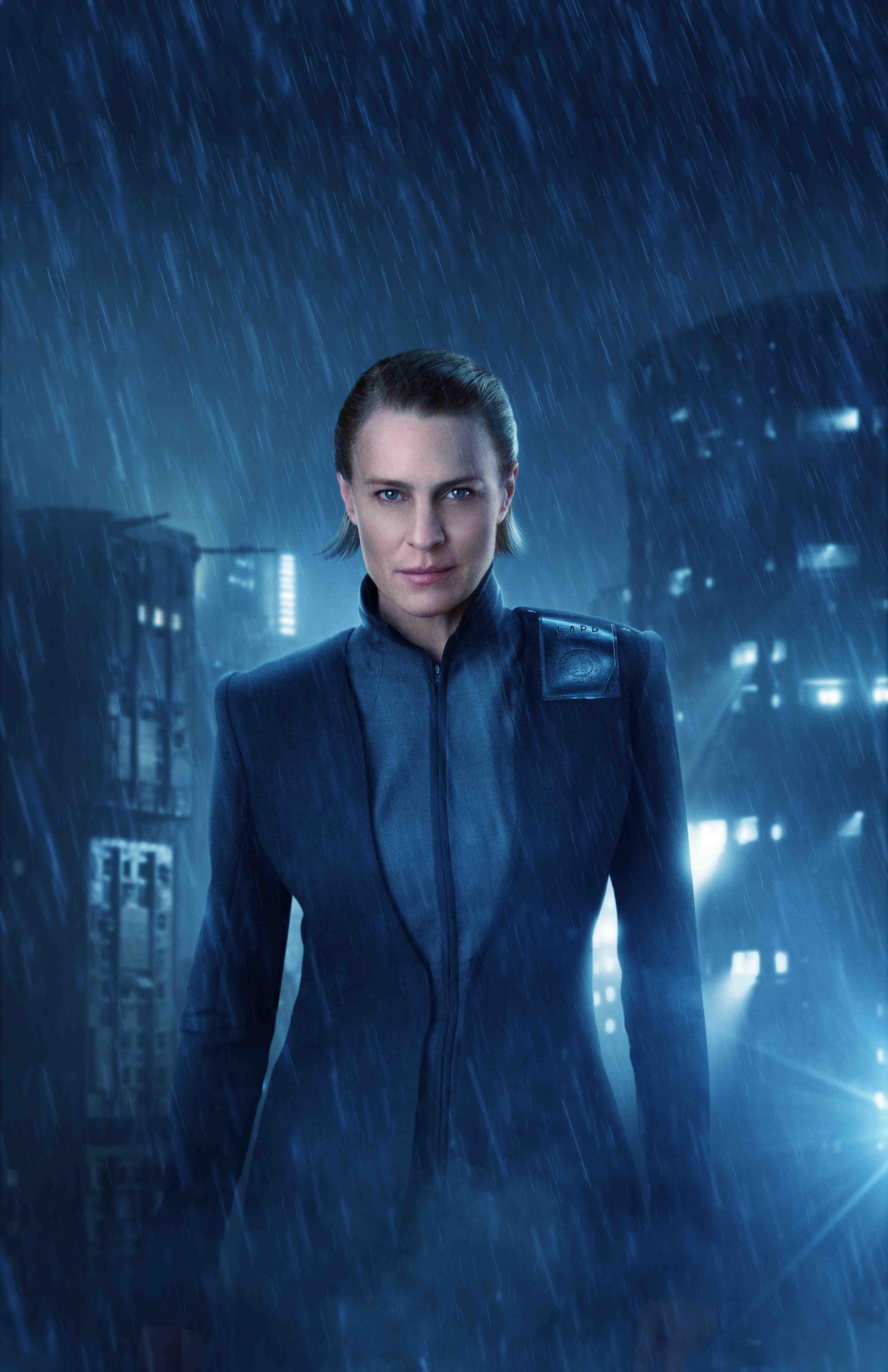 Robin Wright en tant que Lt. Joshi sous la pluie